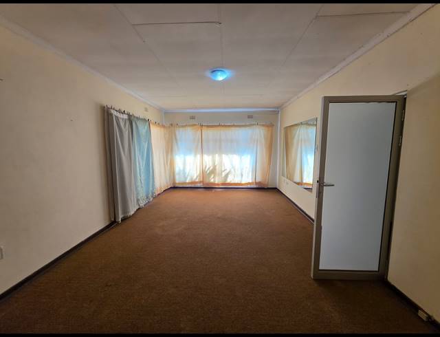 3 BEDROOM HOUSE TO LET IN FLORA GARDENS